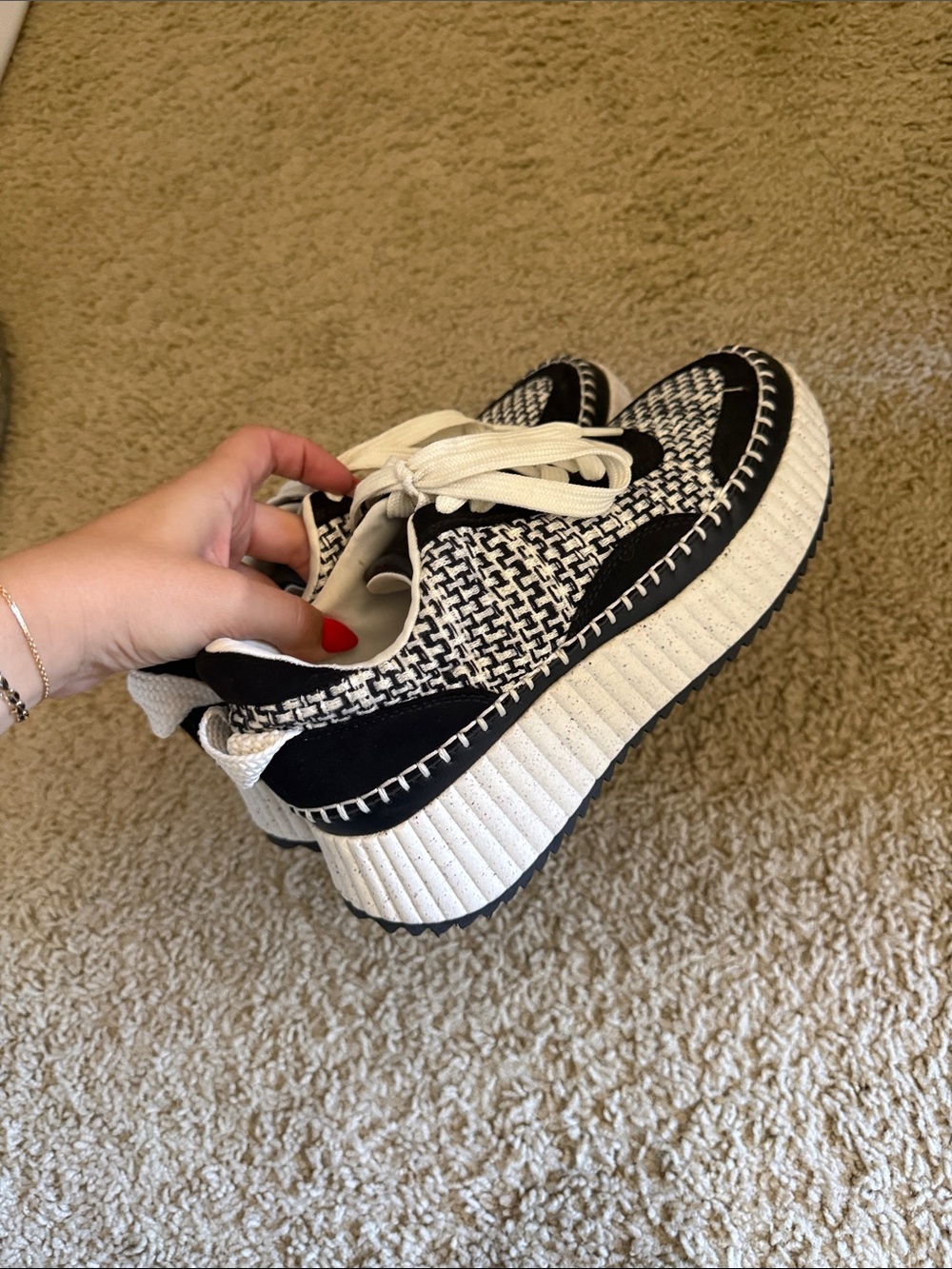 universal thread sneakers
